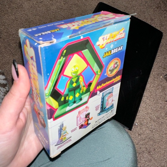 NWT Peridot Steven Universe Jailbreak puzzle Construction Set - Picture 5 of 7